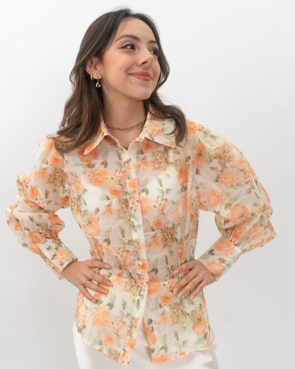 Blusa con estampado floral en tonos Coral