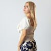 Top Blanco con Flores y Mangas Abullonadas