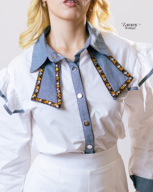 Blusa Blanca con cuello Denim y pedrería