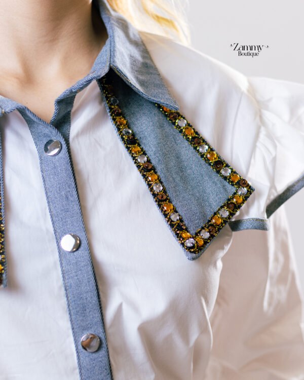 Blusa Blanca con cuello Denim y pedrería