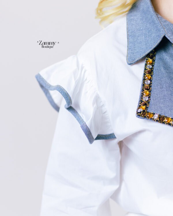 Blusa Blanca con cuello Denim y pedrería