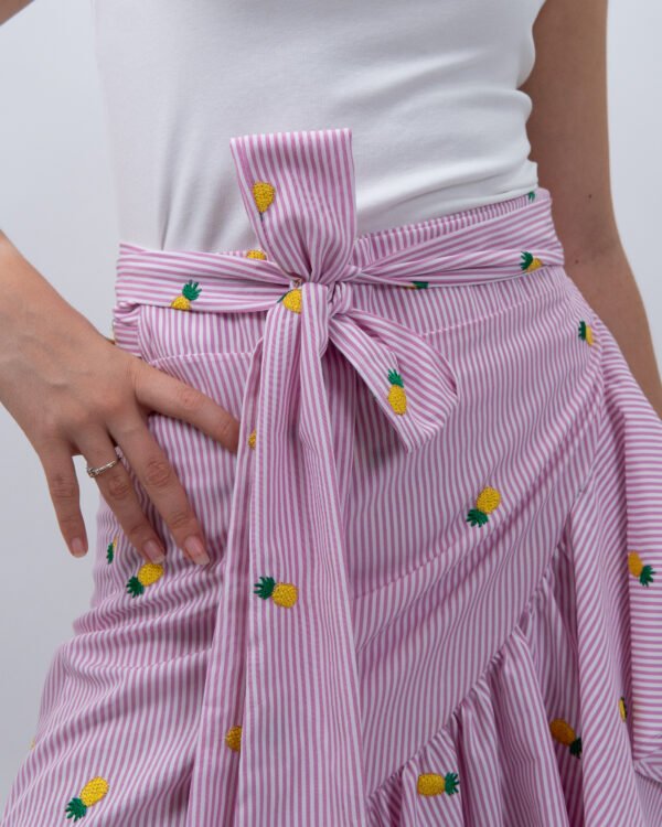 Falda con Bordados Frutales