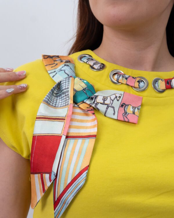 Blusa Con Pañuelo estampado
