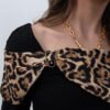 Blusa con Escote en Animal Print