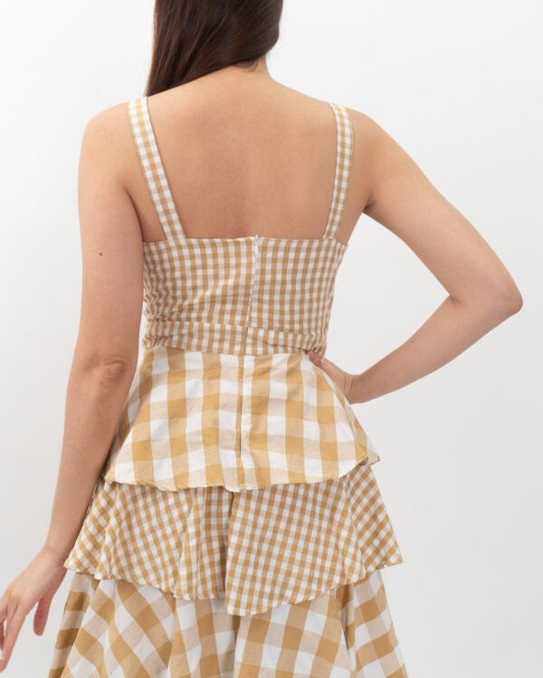 Vestido Maxi de Cuadros con Falda de Niveles y Lazo en el Pecho - Color Mostaza/Beige