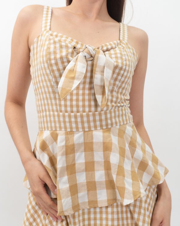 Vestido Maxi de Cuadros con Falda de Niveles y Lazo en el Pecho - Color Mostaza/Beige