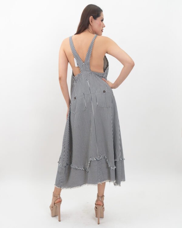 Vestido Midi de Rayas con Escote en V y Bajo Desflecado