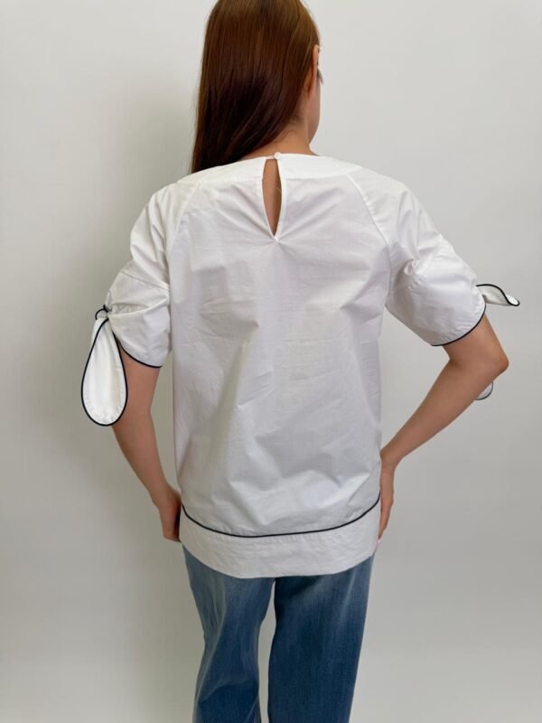 Blusa Blanca Con Detalle en Manga