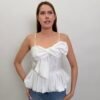 Blusa Blanca con Moño y Volumen
