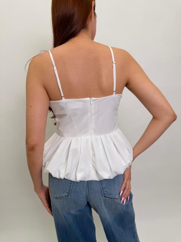 Blusa Blanca con Moño y Volumen