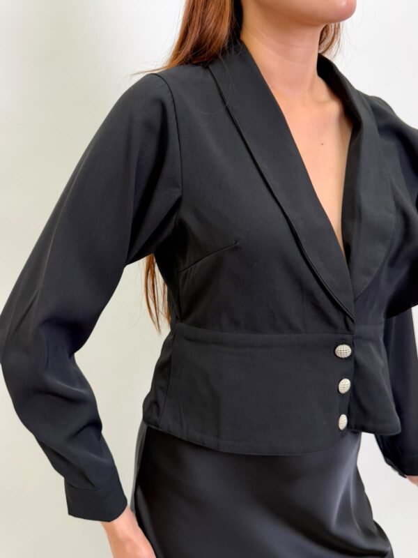 Chaqueta Negra con Volantes