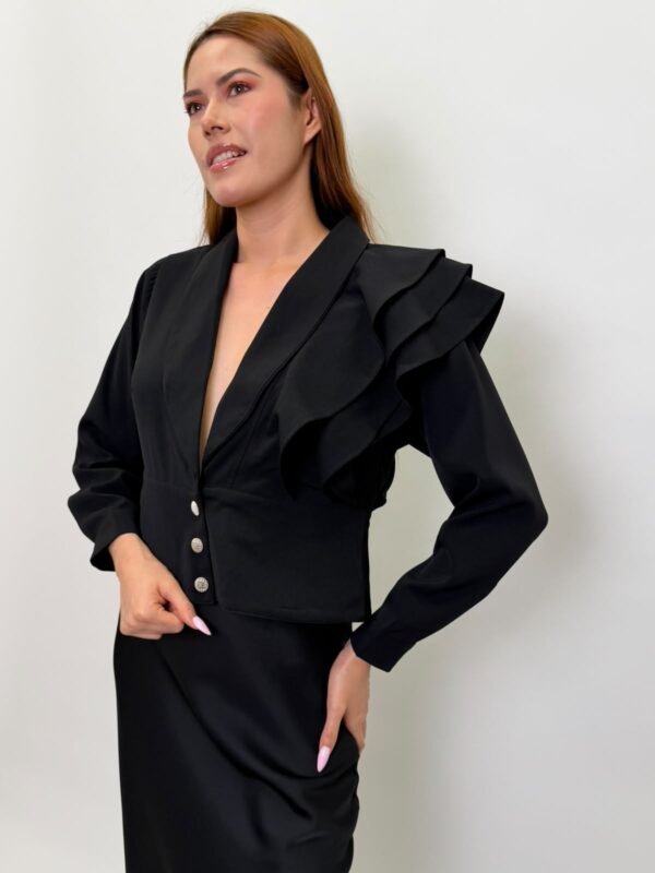 Chaqueta Negra con Volantes