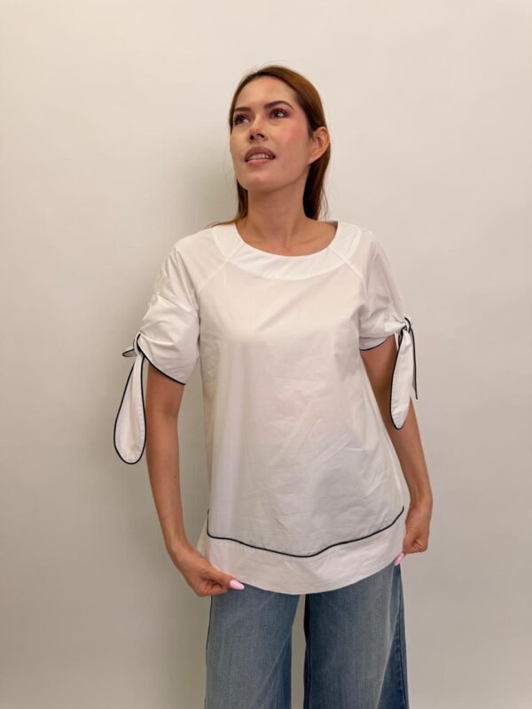 Blusa Blanca Con Detalle en Manga