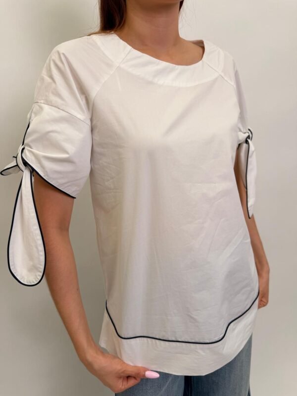 Blusa Blanca Con Detalle en Manga