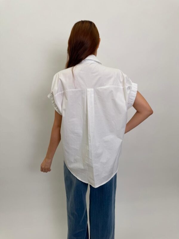 Blusa Blanca Detalle en Botones