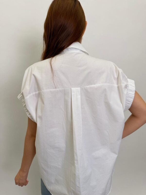Blusa Blanca Detalle en Botones