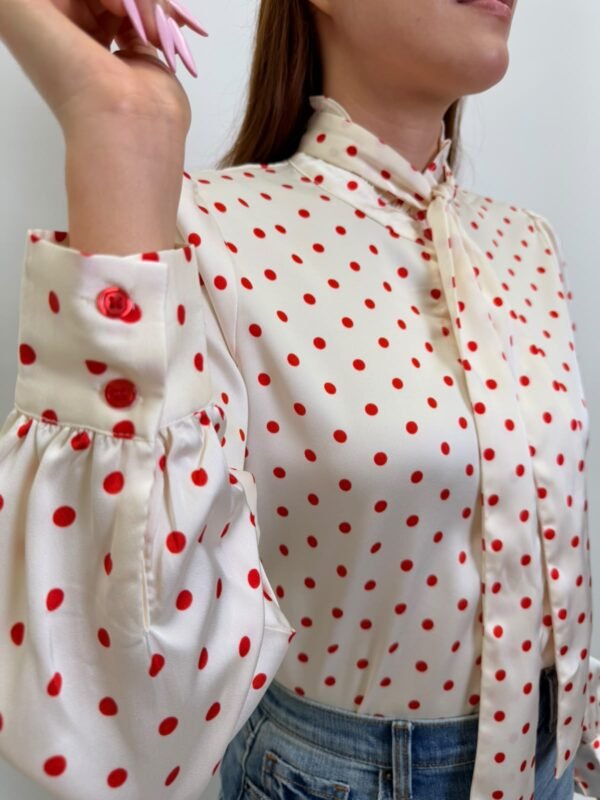 Blusa de Lunares con Lazo